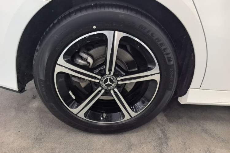 Used Mercedes-Benz A-Class 2022 Second Facelift A 200 L Sport Sedan Fashion Version Right Rear Wheel Hub