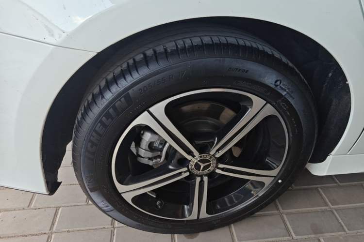 Used Mercedes-Benz A-Class 2022 Second Facelift A 200 L Sport Sedan Fashion Version Right Rear Wheel Hub