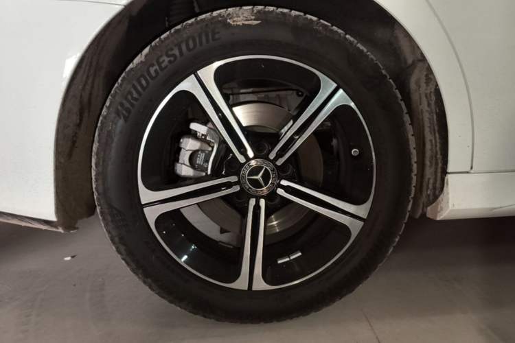 Used Mercedes-Benz A-Class 2022 Revised Version A 200 L Sport Sedan Fashionable Style Right Rear Wheel Hub