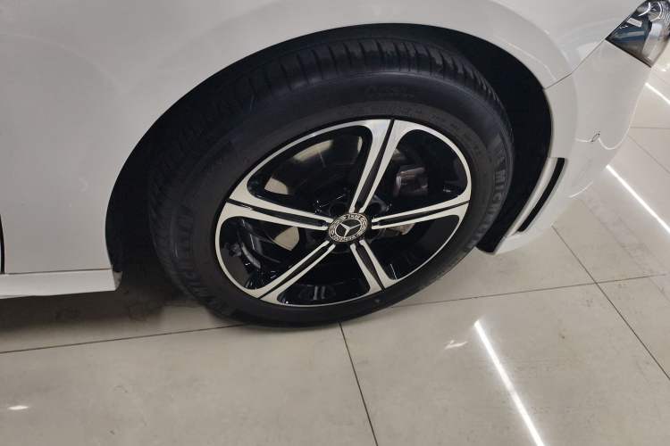 Used Mercedes-Benz A-Class 2022 Revised Version A 200 L Sport Sedan Fashionable Style Right Rear Wheel Hub