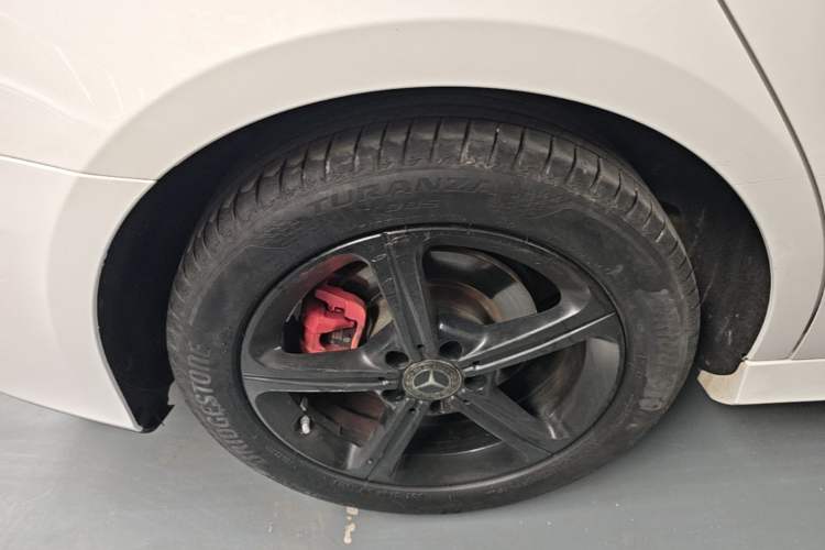 Used Mercedes-Benz A-Class 2022 Revised Version A 200 L Sport Sedan Fashionable Style Right Rear Wheel Hub