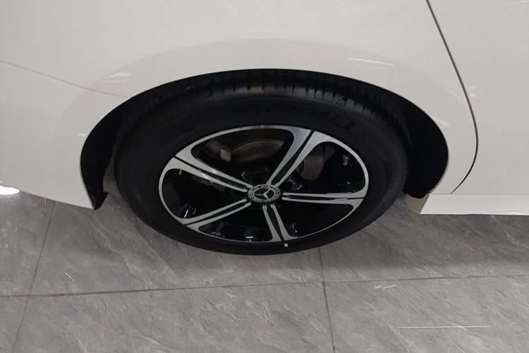 Used Mercedes-Benz A-Class 2022 Second Facelift A 200 L Sport Sedan Fashion Version Right Rear Wheel Hub