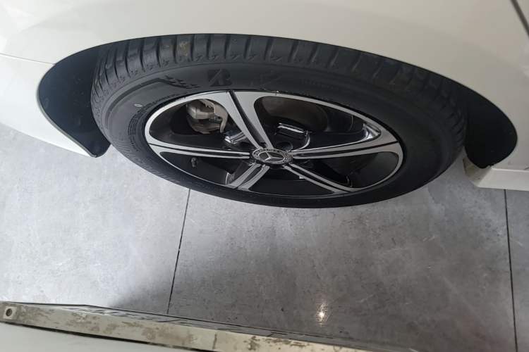 Used Mercedes-Benz A-Class 2022 Revised Version A 200 L Sport Sedan Fashionable Style Right Rear Wheel Hub