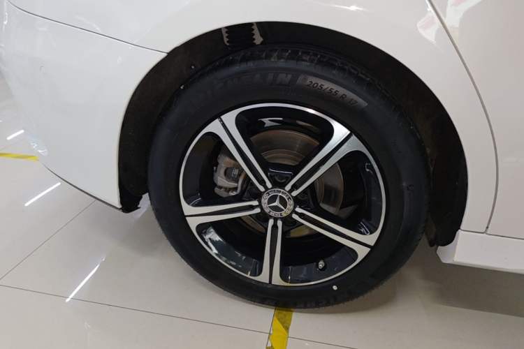Used Mercedes-Benz A-Class 2022 Revised Version A 200 L Sport Sedan Fashionable Style Right Rear Wheel Hub