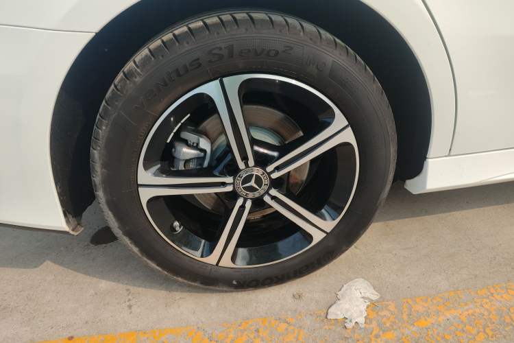 Used Mercedes-Benz A-Class 2022 Revised Version A 200 L Sport Sedan Fashionable Style Right Rear Wheel Hub