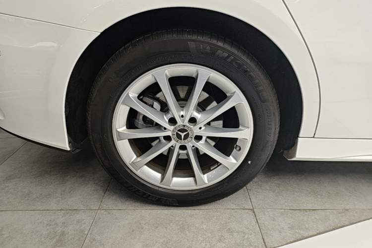 Used Mercedes-Benz A-Class 2022 Restyled A 200 L Sport Sedan Fashion Version Right Rear Wheel Hub