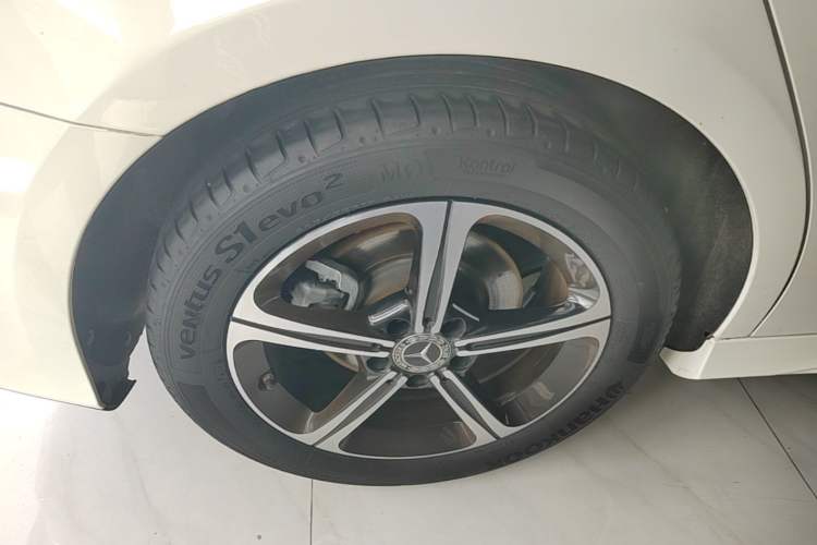 Used Mercedes-Benz A-Class 2022 Revised Version A 200 L Sport Sedan Fashionable Style Right Rear Wheel Hub