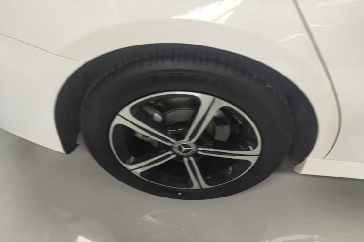 Used Mercedes-Benz A-Class 2022 Revised Version A 200 L Sport Sedan Fashionable Style Right Rear Wheel Hub