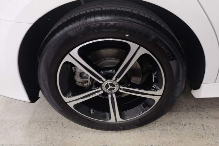 Used Mercedes-Benz A-Class 2022 Revised Version A 200 L Sport Sedan Fashionable Style Right Rear Wheel Hub