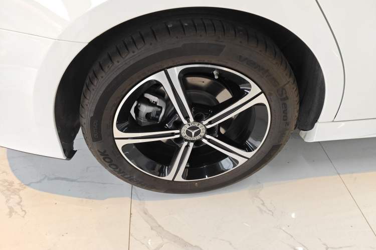 Used Mercedes-Benz A-Class 2022 Revised Version A 200 L Sport Sedan Fashionable Style Right Rear Wheel Hub