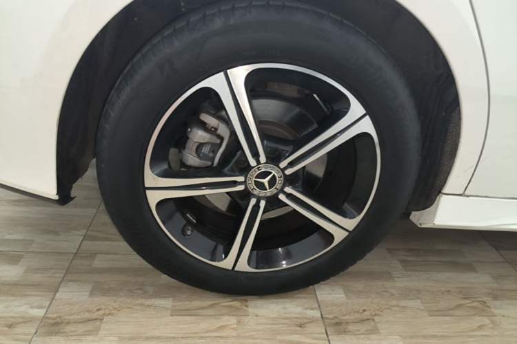 Used Mercedes-Benz A-Class 2022 Revised Version A 200 L Sport Sedan Fashionable Style Right Rear Wheel Hub