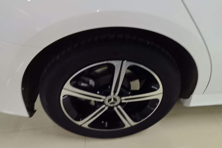 Used Mercedes-Benz A-Class 2022 Revised Version A 200 L Sport Sedan Fashionable Style Right Rear Wheel Hub