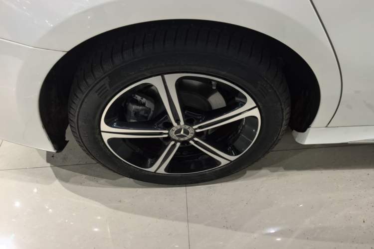 Used Mercedes-Benz A-Class 2022 Second Facelift A 200 L Sport Sedan Fashion Version Right Rear Wheel Hub