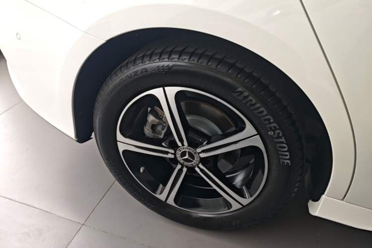 Used Mercedes-Benz A-Class 2022 Second Facelift A 200 L Sport Sedan Fashion Version Right Rear Wheel Hub