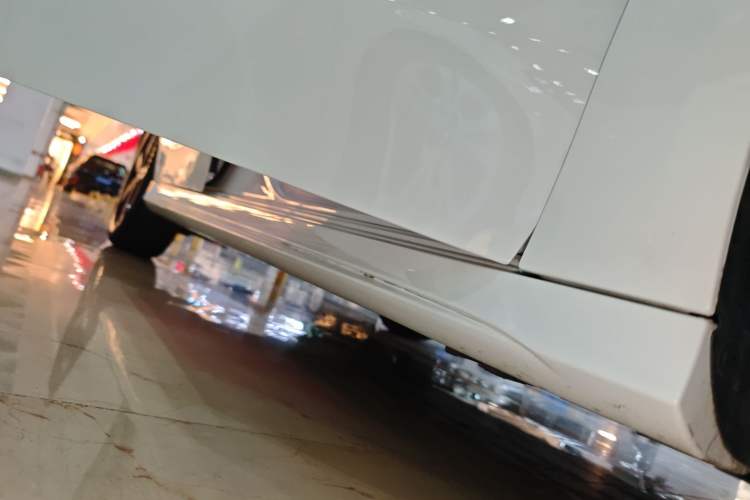 Used Mercedes-Benz A-Class 2022 Second Facelift A 200 L Sport Sedan Fashion Version Right Side Sill