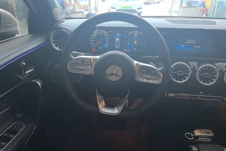 Used Mercedes-Benz A-Class 2022 Restyled A 200 L Sport Sedan Fashion Version Steering Wheel