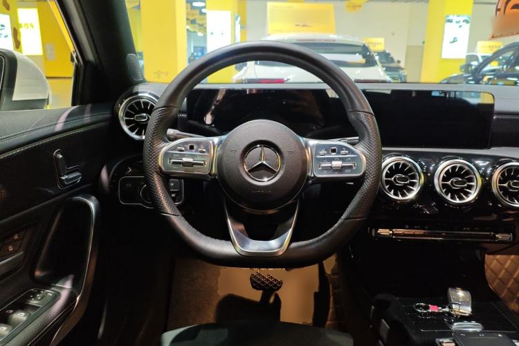 Used Mercedes-Benz A-Class 2022 Revised Version A 200 L Sport Sedan Fashionable Style Steering Wheel