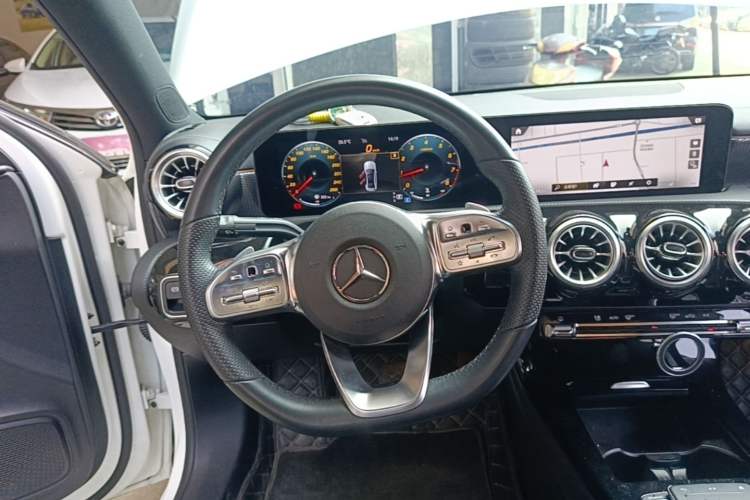 Used Mercedes-Benz A-Class 2022 Restyled A 200 L Sport Sedan Fashion Version Steering Wheel