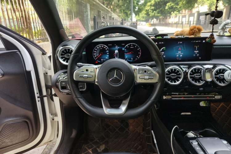Used Mercedes-Benz A-Class 2022 Restyled A 200 L Sport Sedan Fashion Version Steering Wheel