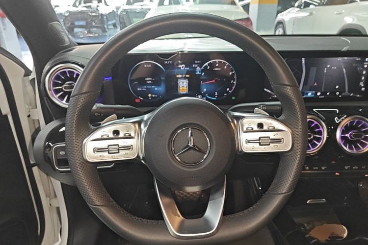 Used Mercedes-Benz A-Class 2022 Revised Version A 200 L Sport Sedan Fashionable Style Steering Wheel