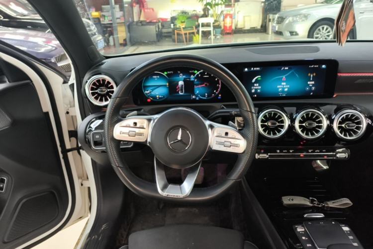 Used Mercedes-Benz A-Class 2022 Revised Version A 200 L Sport Sedan Fashionable Style Steering Wheel