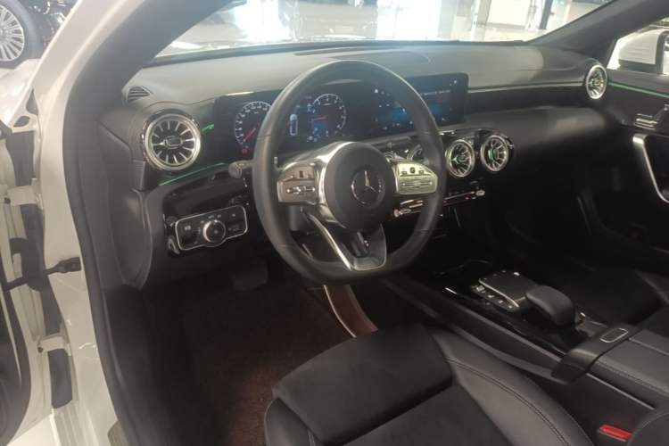 Used Mercedes-Benz A-Class 2022 Revised Version A 200 L Sport Sedan Fashionable Style Steering Wheel