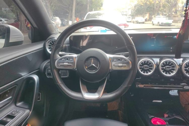 Used Mercedes-Benz A-Class 2022 Second Facelift A 200 L Sport Sedan Fashion Version Steering Wheel