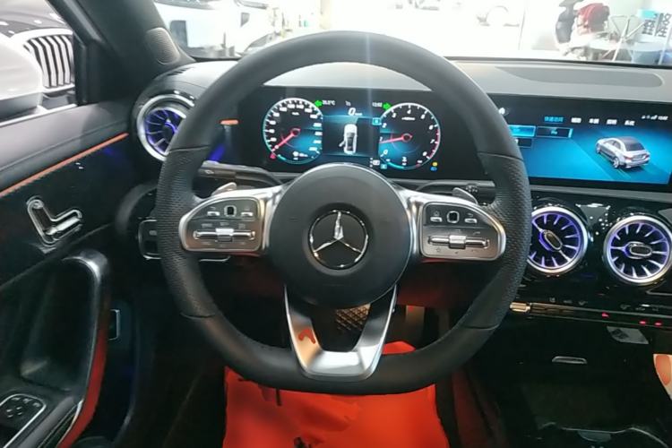 Used Mercedes-Benz A-Class 2022 Second Facelift A 200 L Sport Sedan Fashion Version Steering Wheel