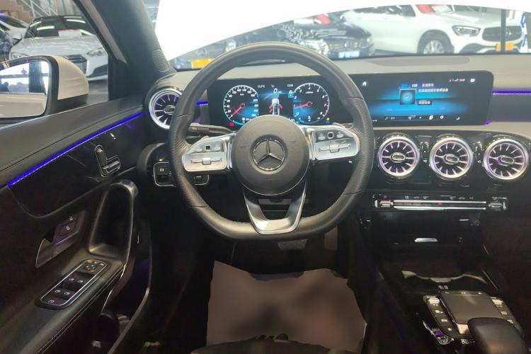 Used Mercedes-Benz A-Class 2022 Revised Version A 200 L Sport Sedan Fashionable Style Steering Wheel