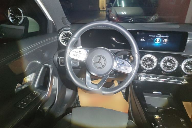 Used Mercedes-Benz A-Class 2022 Second Facelift A 200 L Sport Sedan Fashion Version Steering Wheel