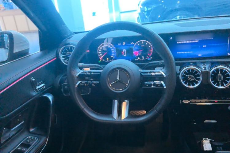 Used Mercedes-Benz A-Class 2022 Revised Version A 200 L Sport Sedan Fashionable Style Steering Wheel