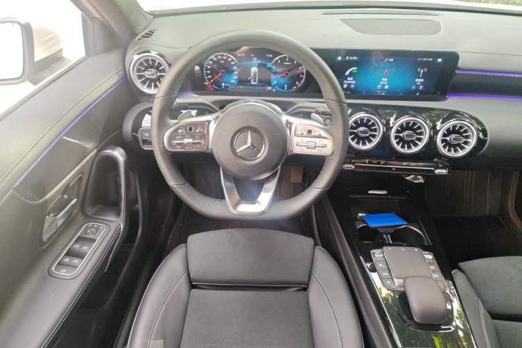Used Mercedes-Benz A-Class 2022 Second Facelift A 200 L Sport Sedan Fashion Version Steering Wheel