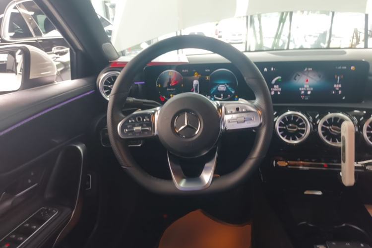 Used Mercedes-Benz A-Class 2022 Second Facelift A 200 L Sport Sedan Fashion Version Steering Wheel
