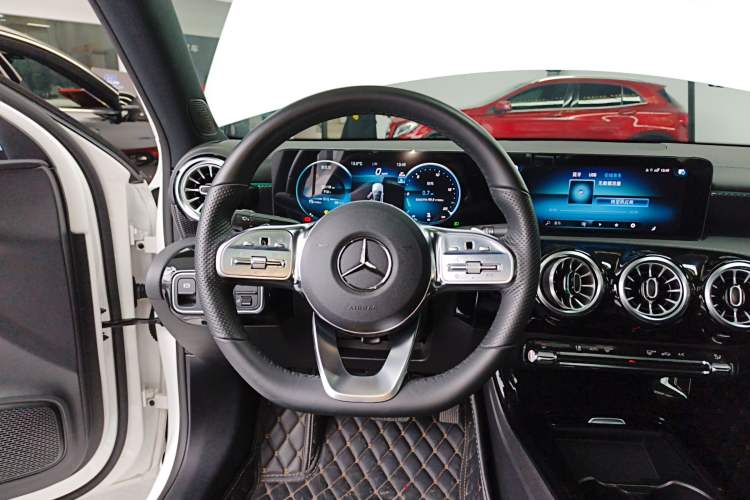Used Mercedes-Benz A-Class 2022 Revised Version A 200 L Sport Sedan Fashionable Style Steering Wheel