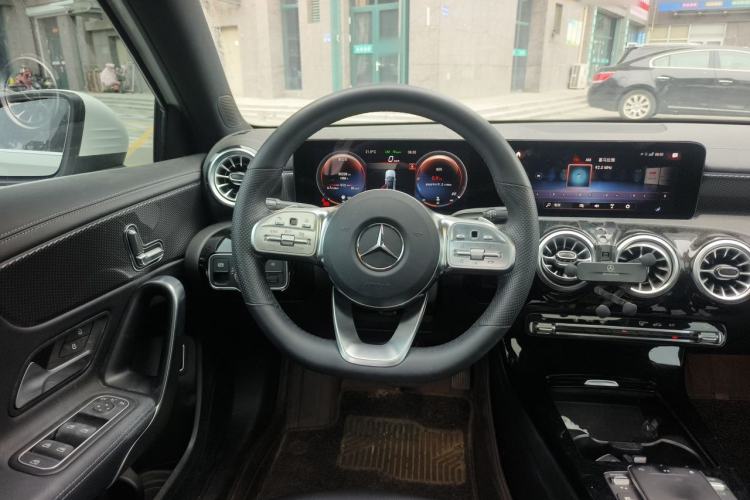 Used Mercedes-Benz A-Class 2022 Second Facelift A 200 L Sport Sedan Fashion Version Steering Wheel