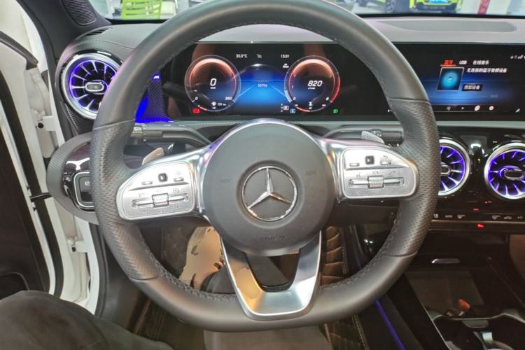 Used Mercedes-Benz A-Class 2022 Revised Version A 200 L Sport Sedan Fashionable Style Steering Wheel