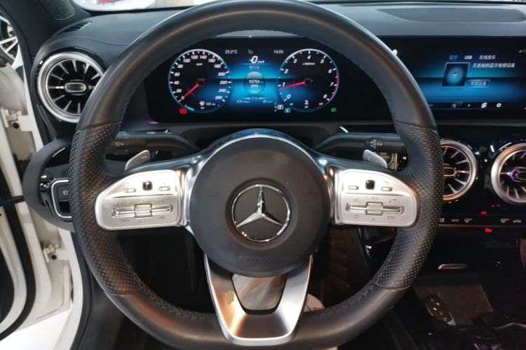 Used Mercedes-Benz A-Class 2022 Second Facelift A 200 L Sport Sedan Fashion Version Steering Wheel