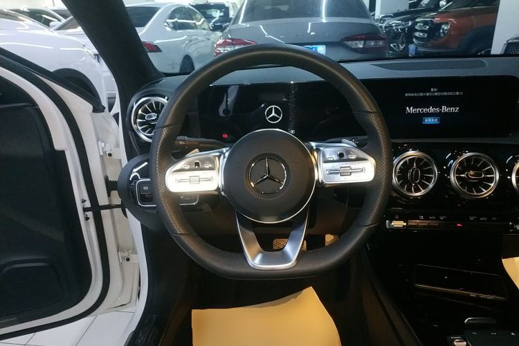Used Mercedes-Benz A-Class 2022 Revised Version A 200 L Sport Sedan Fashionable Style Steering Wheel
