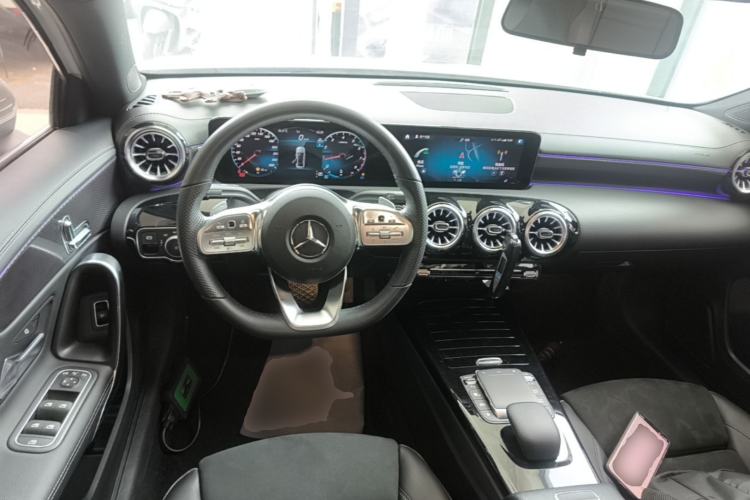 Used Mercedes-Benz A-Class 2022 Revised Version A 200 L Sport Sedan Fashionable Style Steering Wheel