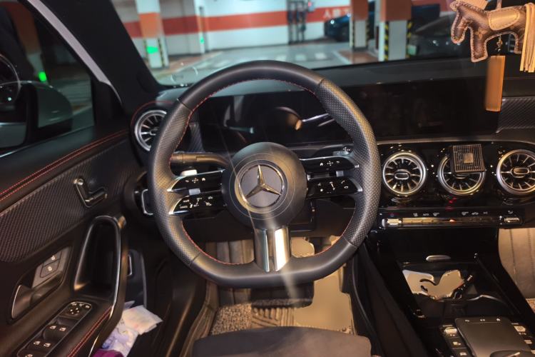Used Mercedes-Benz A-Class 2022 Second Facelift A 200 L Sport Sedan Fashion Version Steering Wheel
