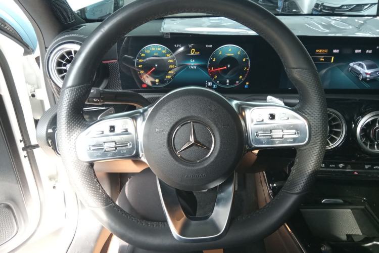Used Mercedes-Benz A-Class 2022 Revised Version A 200 L Sport Sedan Fashionable Style Steering Wheel