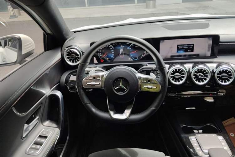 Used Mercedes-Benz A-Class 2022 Second Facelift A 200 L Sport Sedan Fashion Version Steering Wheel