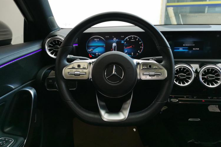 Used Mercedes-Benz A-Class 2022 Second Facelift A 200 L Sport Sedan Fashion Version Steering Wheel