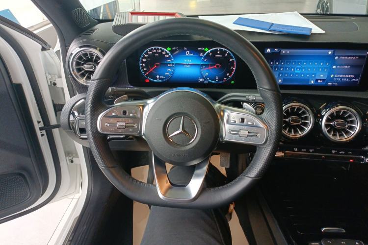 Used Mercedes-Benz A-Class 2022 Revised Version A 200 L Sport Sedan Fashionable Style Steering Wheel