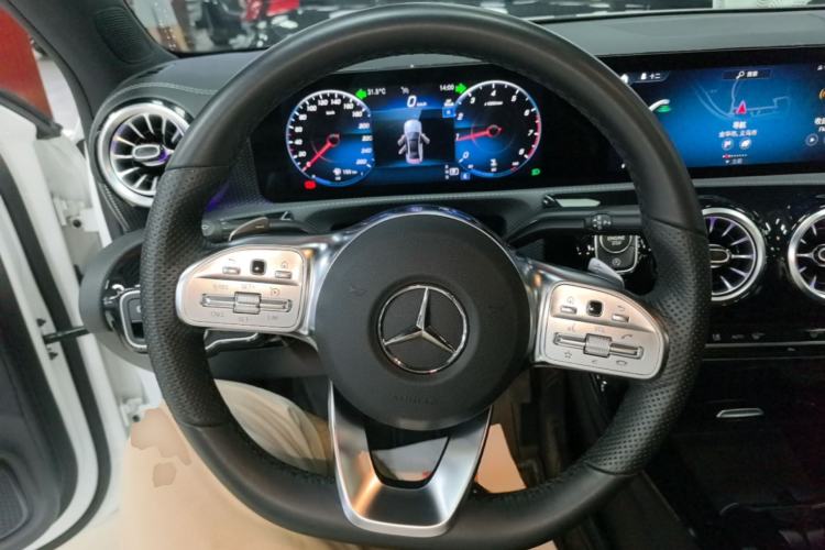 Used Mercedes-Benz A-Class 2022 Revised Version A 200 L Sport Sedan Fashionable Style Steering Wheel