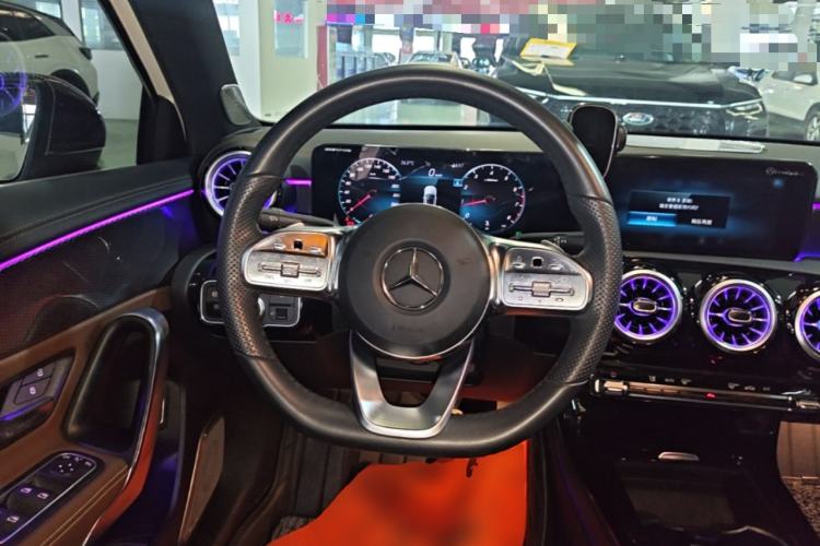 Used Mercedes-Benz A-Class 2022 Second Facelift A 200 L Sport Sedan Fashion Version Steering Wheel