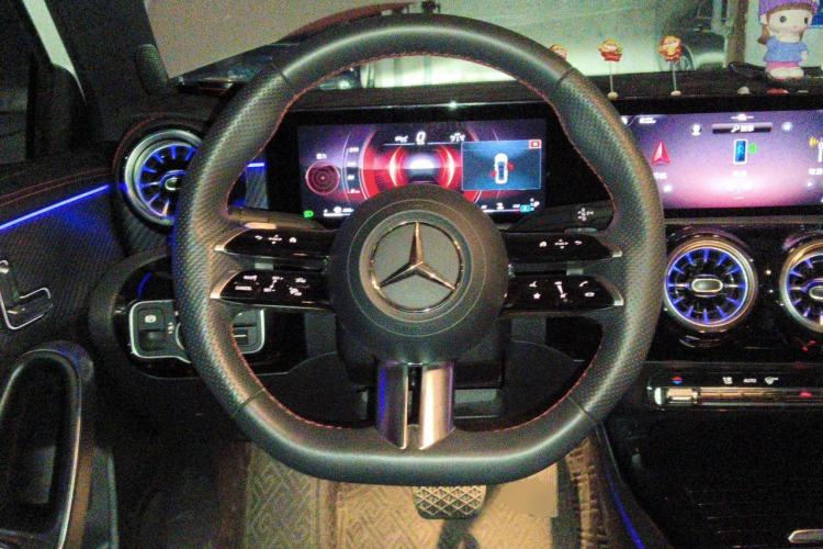 Used Mercedes-Benz A-Class 2022 Revised Version A 200 L Sport Sedan Fashionable Style Steering Wheel