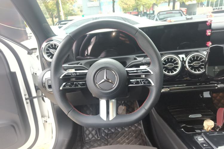 Used Mercedes-Benz A-Class 2022 Revised Version A 200 L Sport Sedan Fashionable Style Steering Wheel