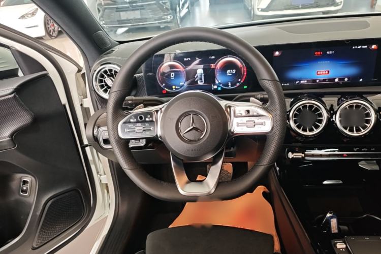 Used Mercedes-Benz A-Class 2022 Second Facelift A 200 L Sport Sedan Fashion Version Steering Wheel