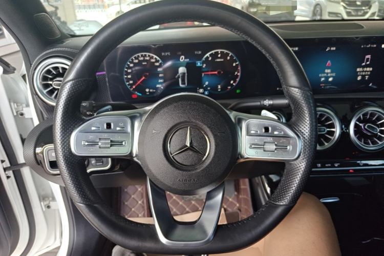 Used Mercedes-Benz A-Class 2022 Second Facelift A 200 L Sport Sedan Fashion Version Steering Wheel